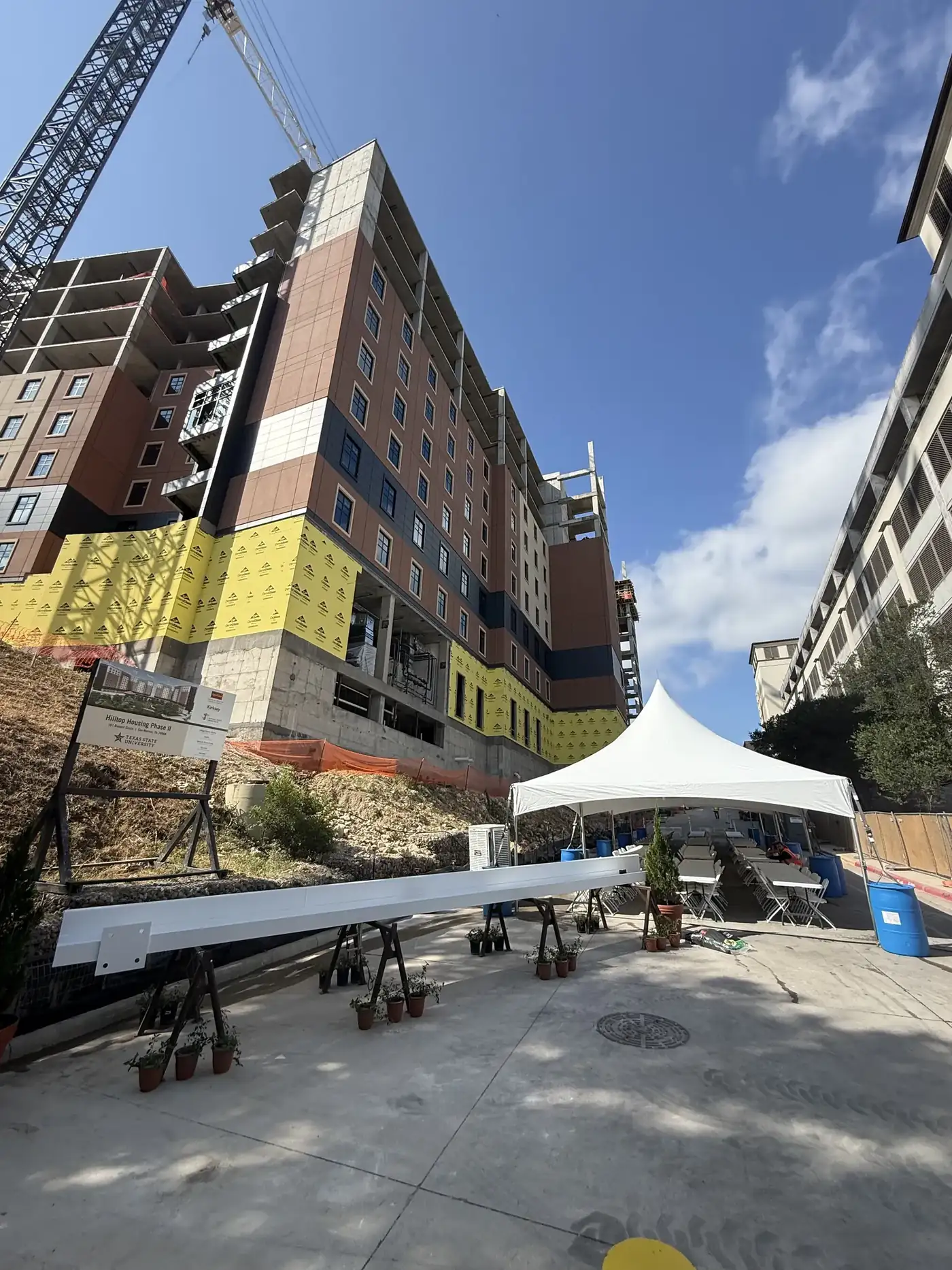 Jobsite topping-out lunch tent
