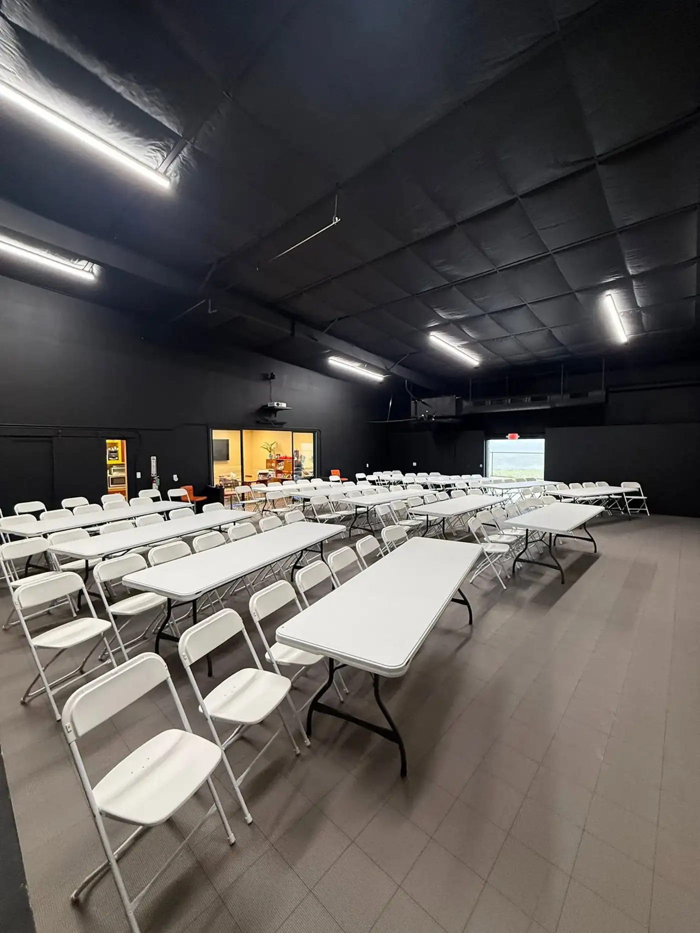 Banquet rows for a meeting